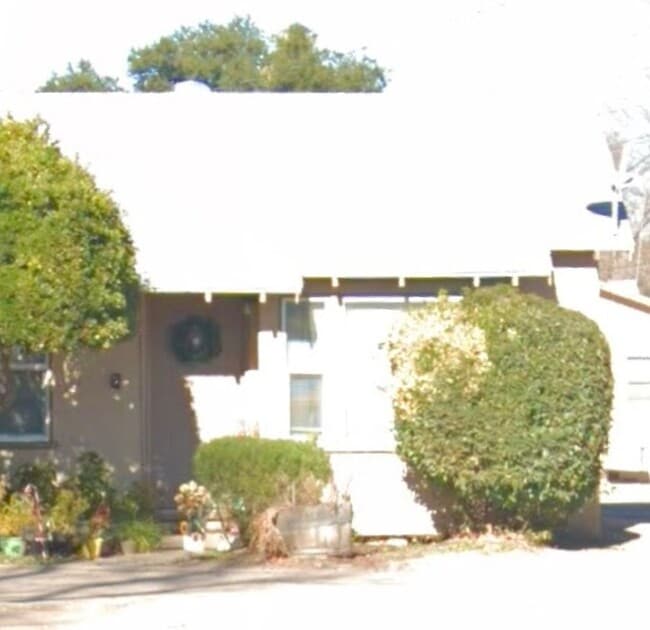 Building Photo - 134 Capitol Hill Dr Unit B