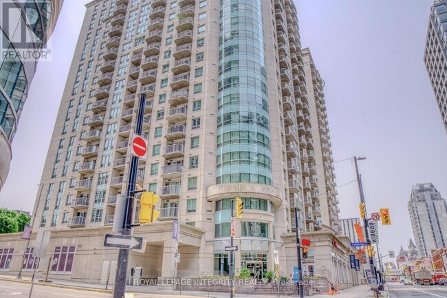 Photo - 234 Rideau St Unit 707