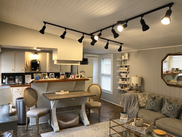 Photo - 1212 Milford St Unit 4