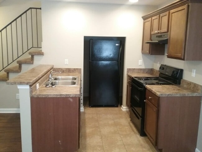 Photo - 1011 Oak St