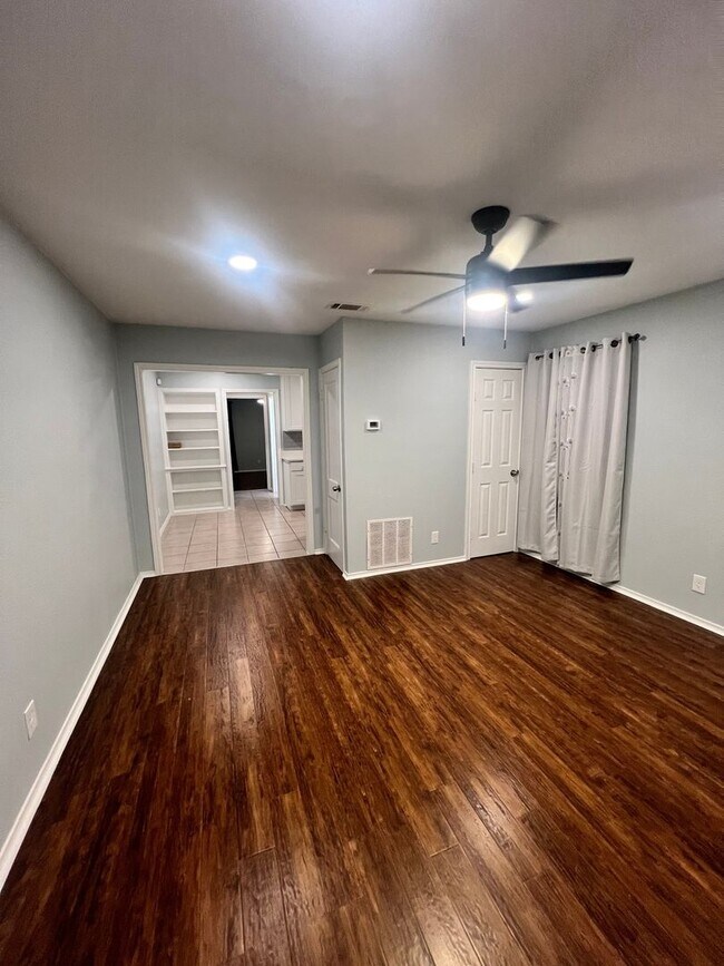 Photo - 520 N Montreal Ave