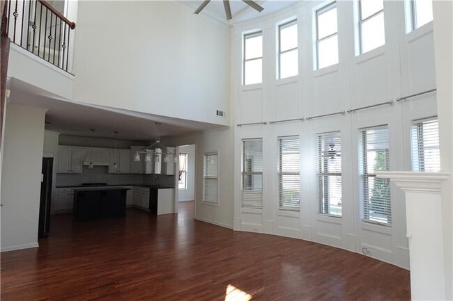 Photo - 1921 Binnies Way