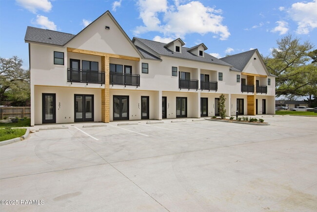 Building Photo - 1510 Kaliste Saloom Rd Rental