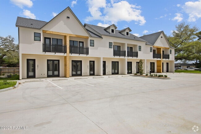 Building Photo - 1510 Kaliste Saloom Rd Rental