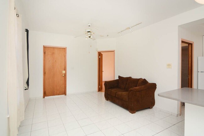 Photo - 533 N Claremont Ave Unit G03C