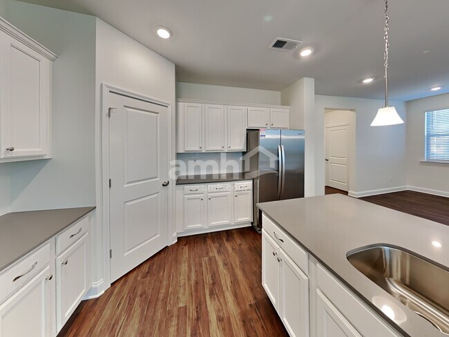 Photo - 616 Rivermist Dr