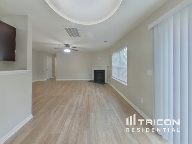 Photo - 750 Chariot Way