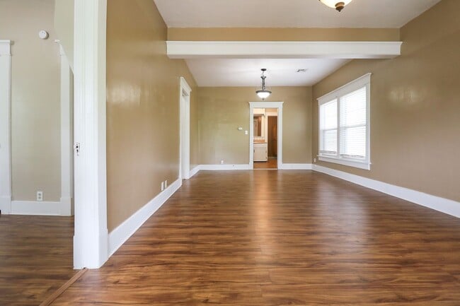 Photo - 3 Bed 1 Bath in beautiful location!