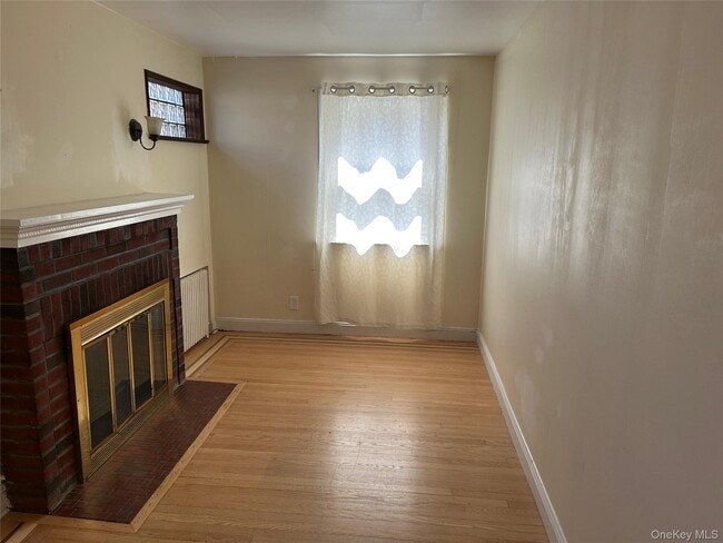 Photo - 1086 Tulip Ave
