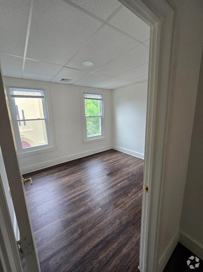 Building Photo - 135 S 6th St Rental