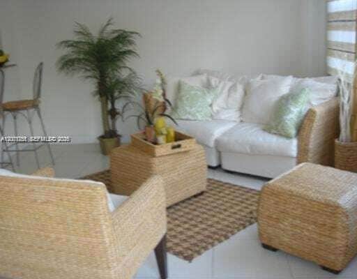 Building Photo - 8041 NW 114th Pl