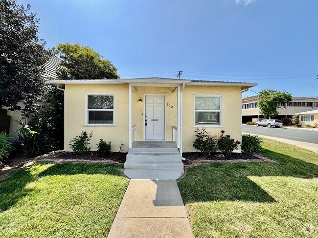 Building Photo - 11- Palm-Tuler Rentals Unit 102