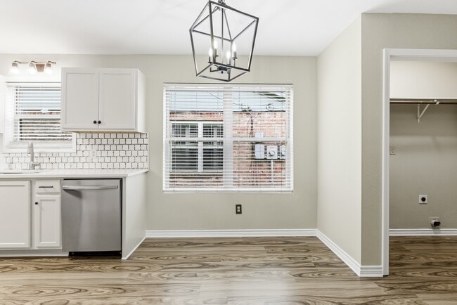Building Photo - 445 Longmeadow Dr