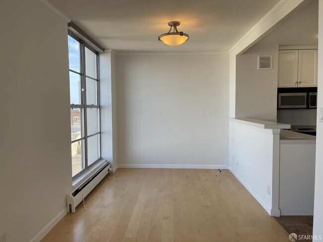 Photo - 2040 Franklin St