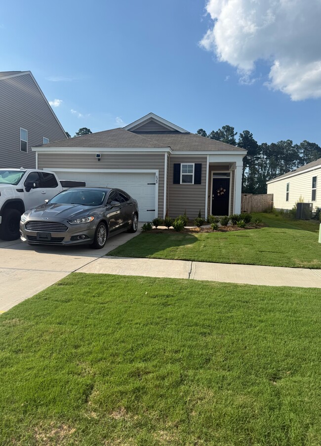 Building Photo - 620 Ladywood Dr
