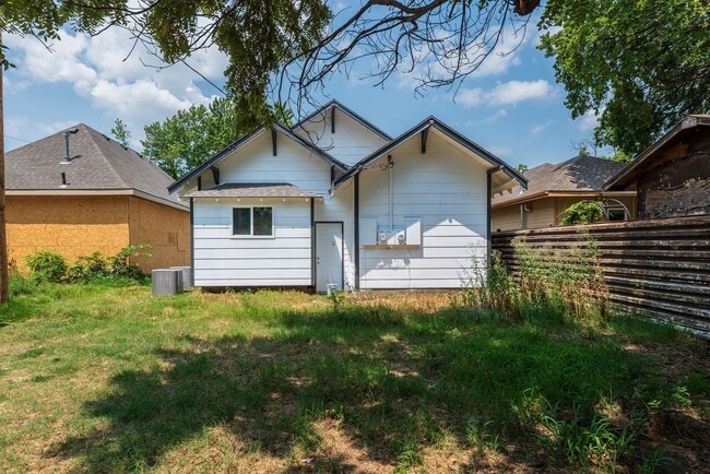 Photo - N Waco Ave Duplex Unit 1306