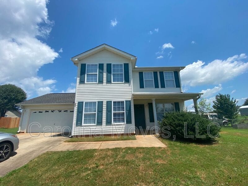 Photo - 204 Reidville Rd