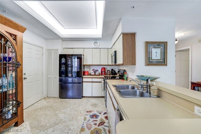 Building Photo - 820 3rd St S