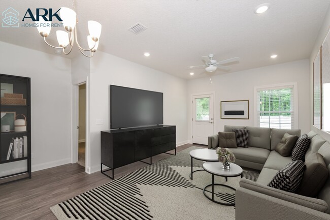 Photo - 1078 Walker Point Way