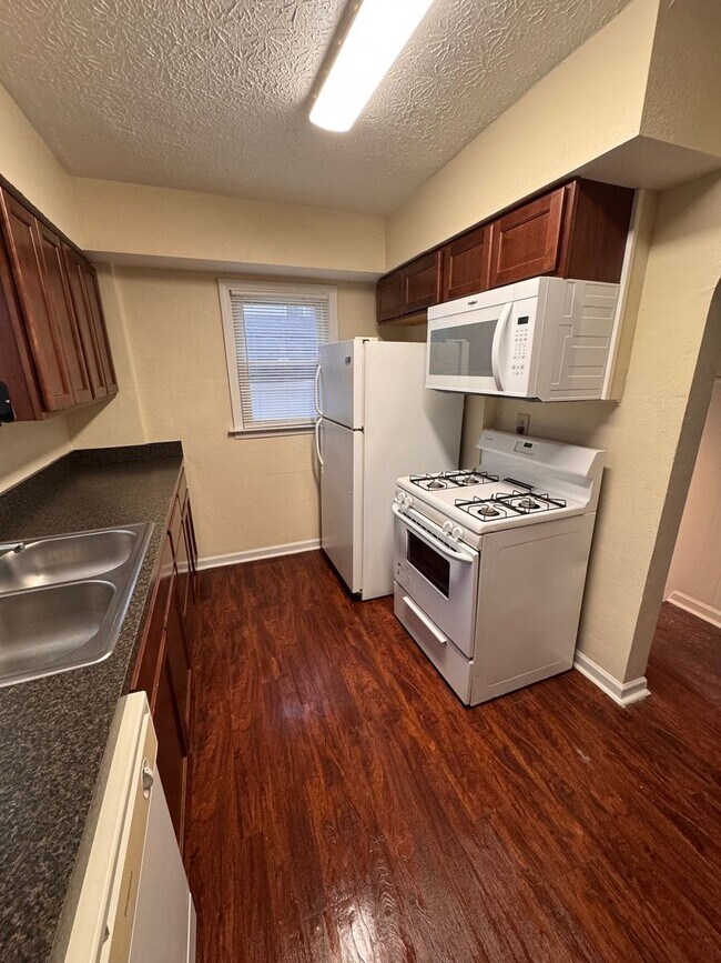 Photo - 631 Churchill Rd