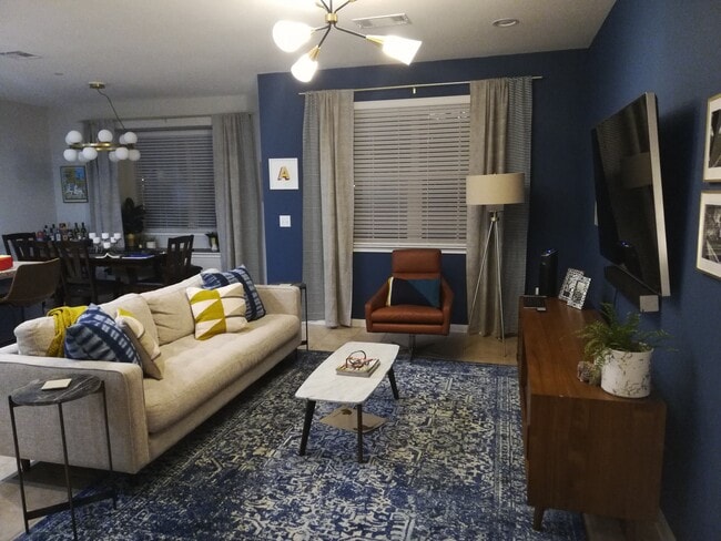 Building Photo - 2880 Donnell Dr Unit 2802