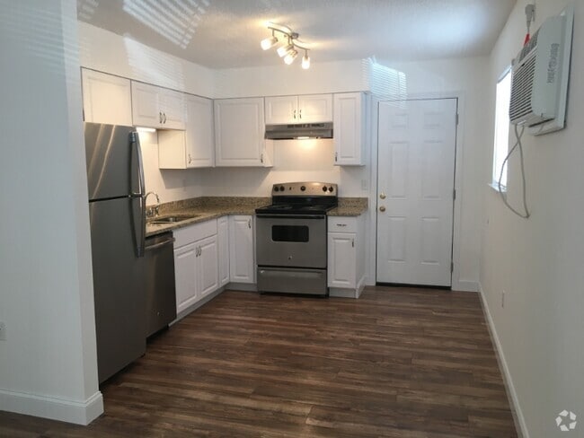Building Photo - 1411 29th St Rental