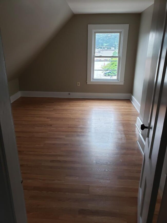 Photo - 821 Islington St Unidad 821 3rd flr