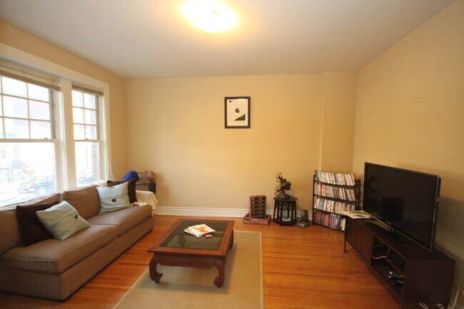 Building Photo - 1336 W Belmont Ave Unit 3