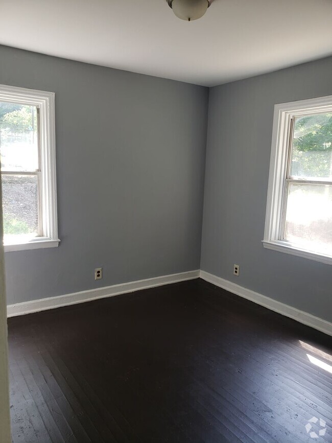 Building Photo - Cozy Two Bedroom Duplex in Lincoln Heights! Rental