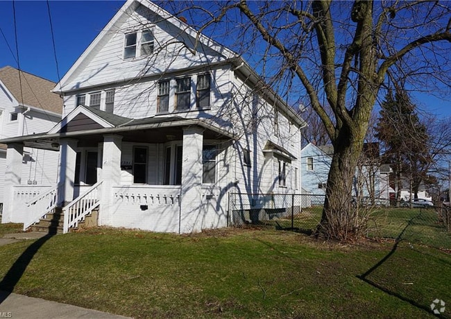 Building Photo - 1541 Hopkins Ave Unit 1541 Rental