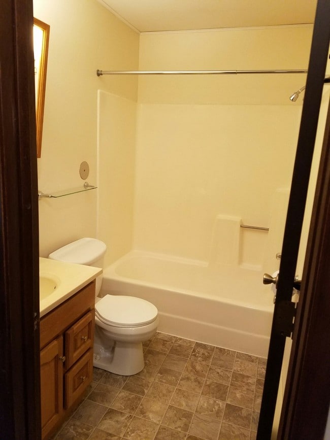 bathroom - 1647 Pleasant View Dr
