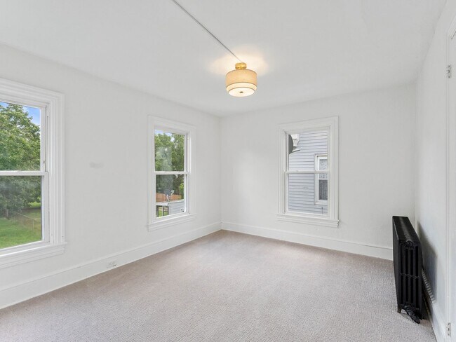 Photo - 213 N 6th St