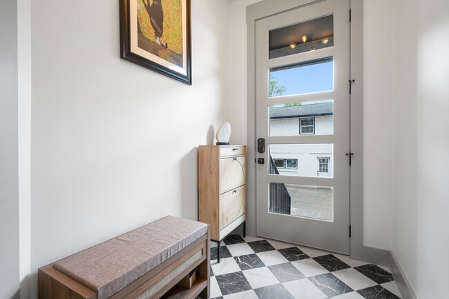 Photo - 530 Continental Dr