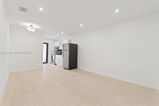 2440 SW 3rd St Unit 2