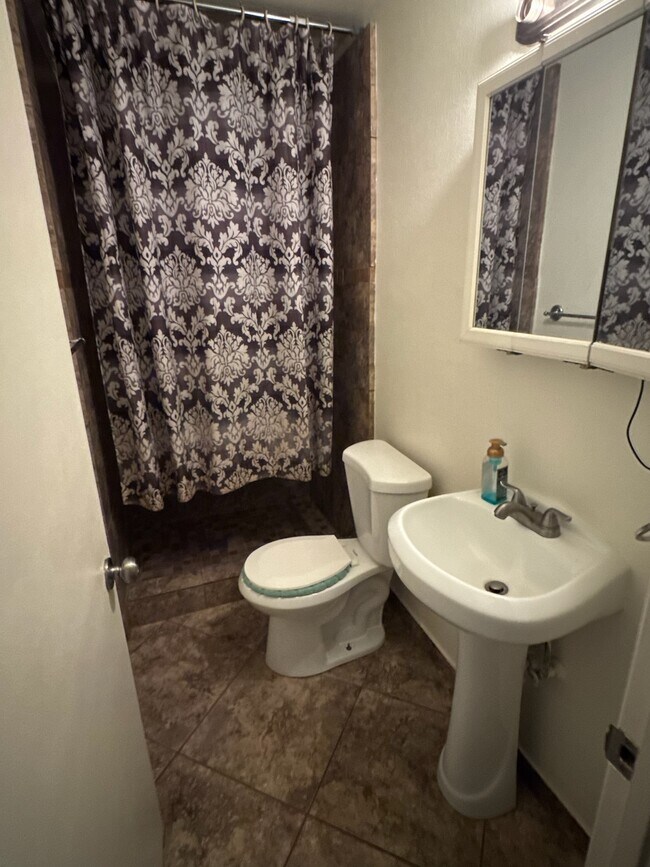 1347 E 23rd Pl