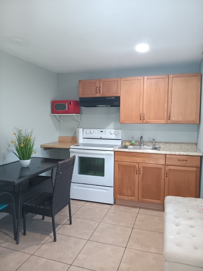 4D 10th Ave Unit B units