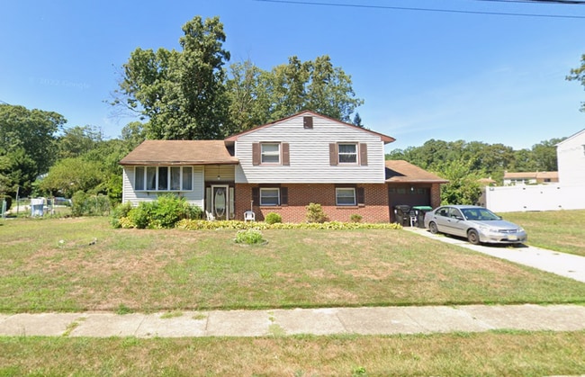 Building Photo - Beautifully Updated 4 Bedroom Rental Home