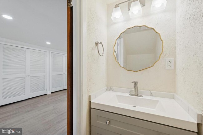 Photo - 411 W Shunk St