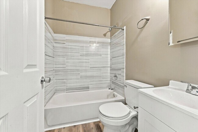 3103 N 16th St Unit 2