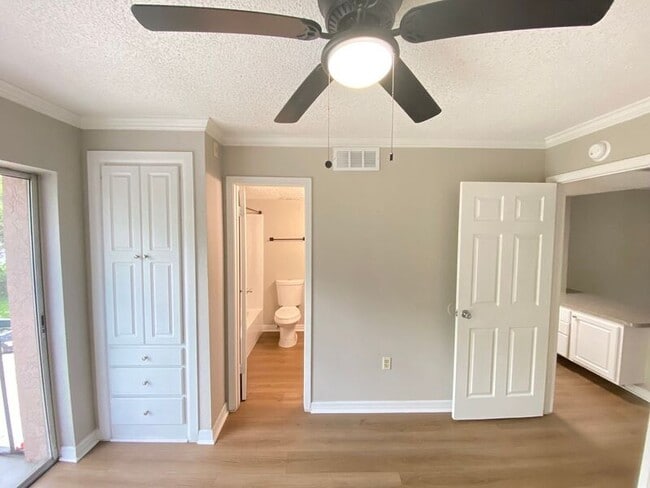 Photo - 121 Oyster Bay Cir Unit 320