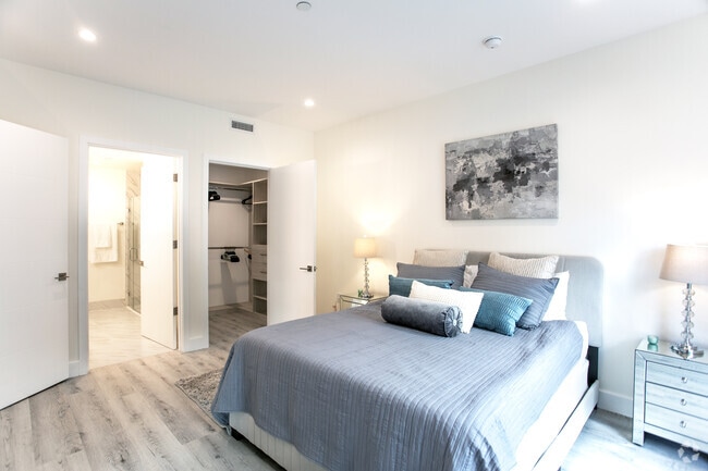 2HAB, 2BA - 1,299&nbsp;ft² - Regency Holt Apartments