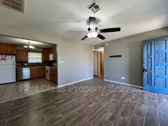 Photo - 704 N Gale Ave