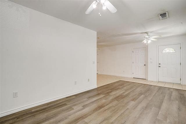 Photo - 208 N Val Verde