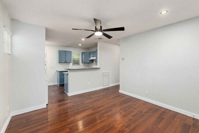 Photo - 2928 E 12th St