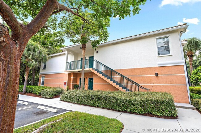 Photo - 1201 Myrtlewood Cir E