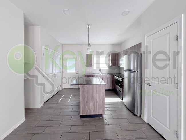 Photo - 3B/2B Gated Community, Pet friendly- Edinb...
