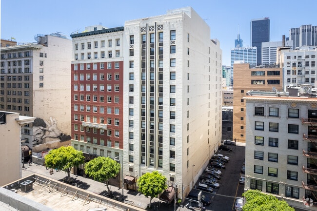 Building Photo - Premiere Towers