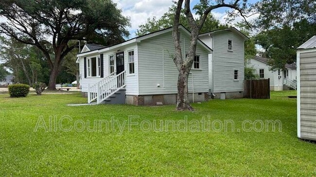Photo - 818 W 2nd N St