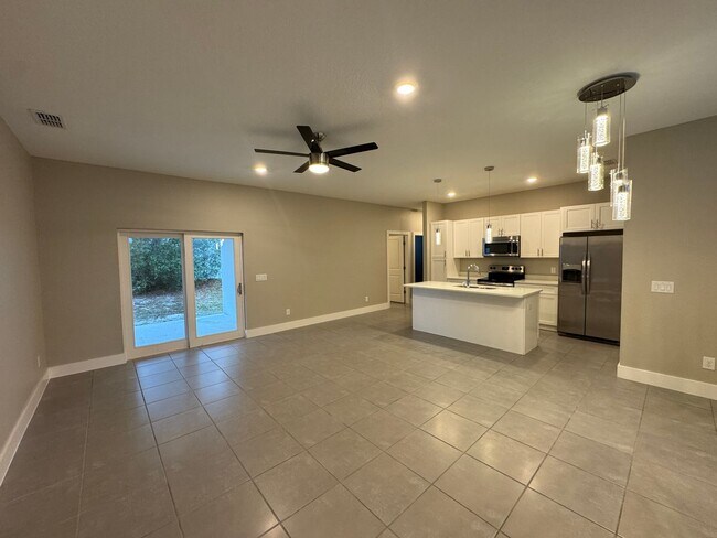 Photo - INCREDIBLE 4 Bedroom, 2 Bathroom Home in Poinciana!