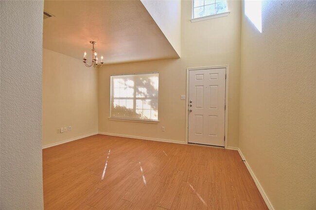 Photo - 106 Phillips St